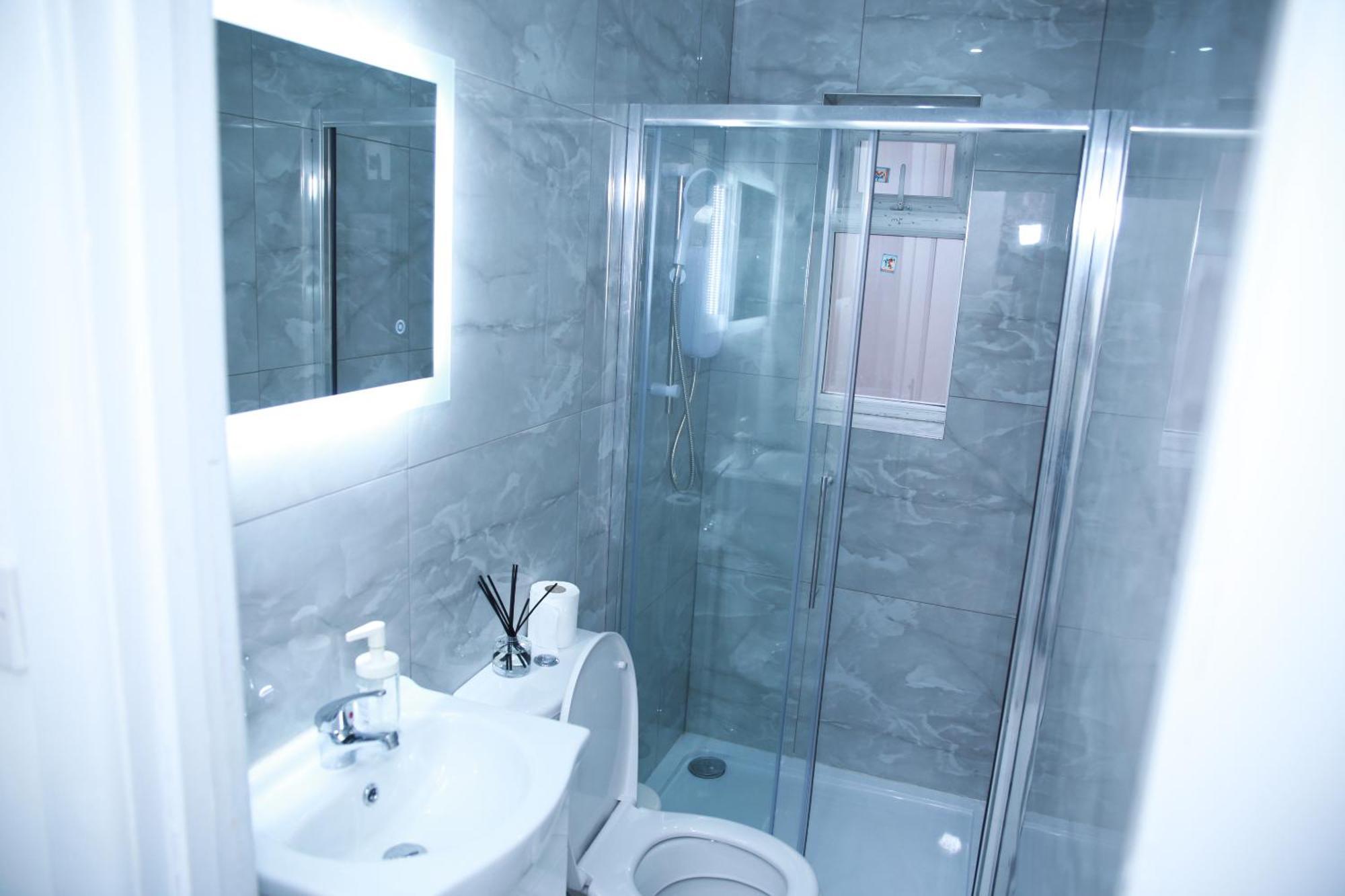 Harrow Luxury Flat With Free Parking. Apartman London Kültér fotó